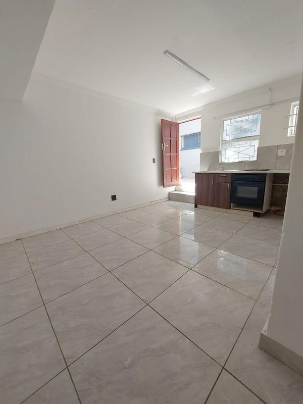 1 Bedroom Property for Sale in Goodwood Central Western Cape